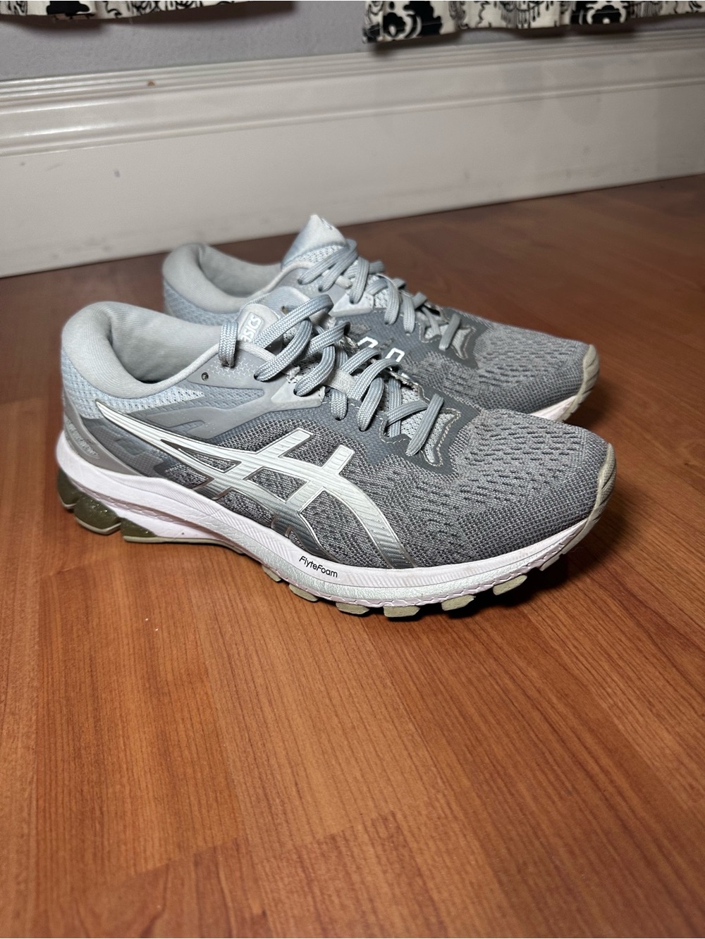 Asics women’s grey  GT-1000 10 shoes